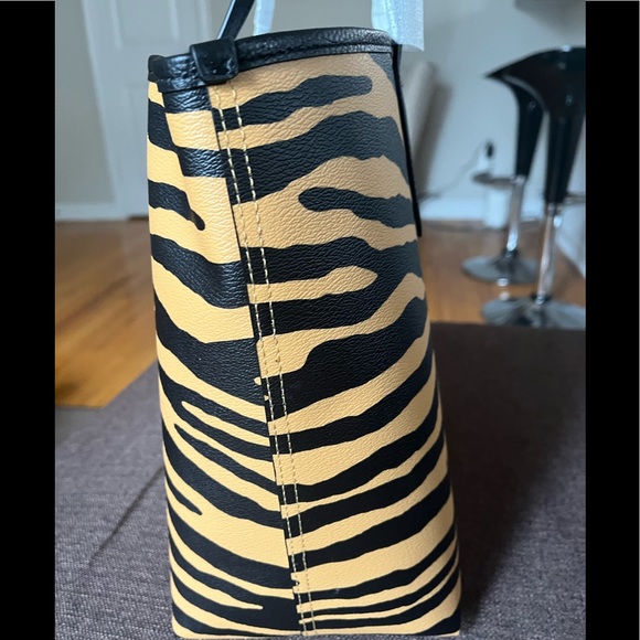 NWT Coach City Tote With Tiger Print - Picture 4 of 12